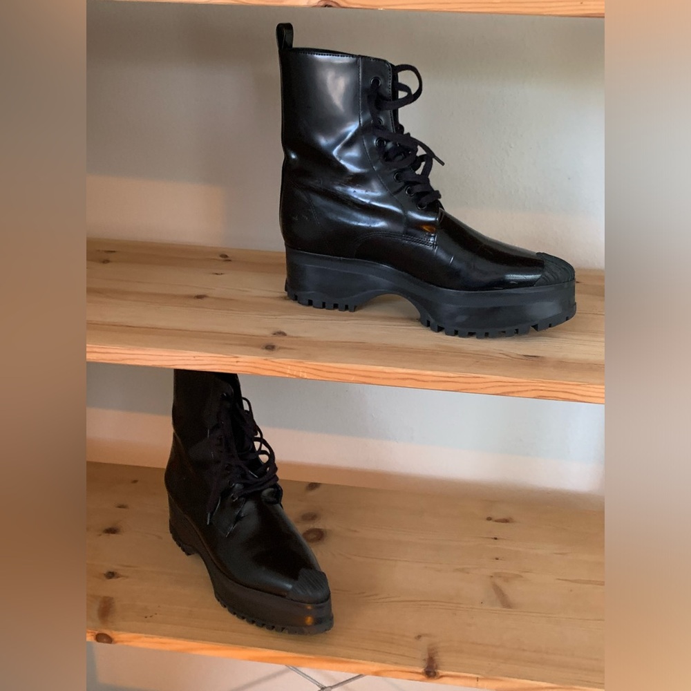 SCHUTZ size 8 pointed rubber toe combat boots. Worn in.